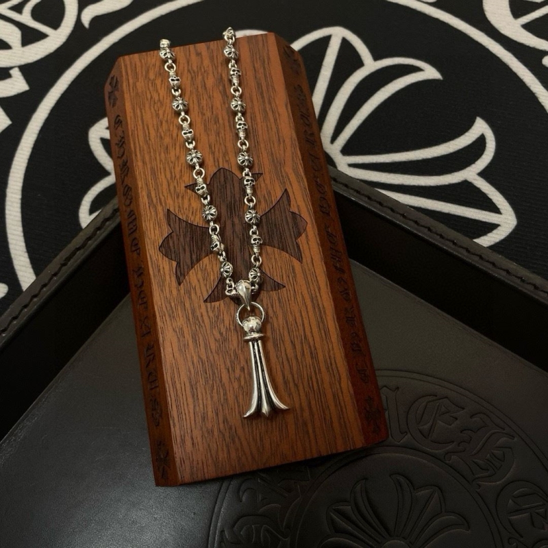 Ch*0me He**ts necklaces